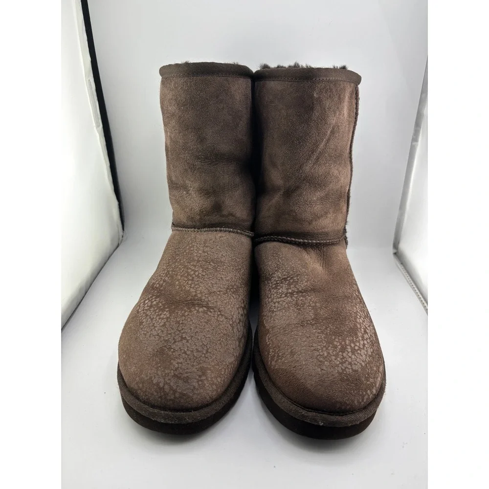 UGG Australia Classic Short 5825 Chocolate Brown Sheepskin Boots Womens 9